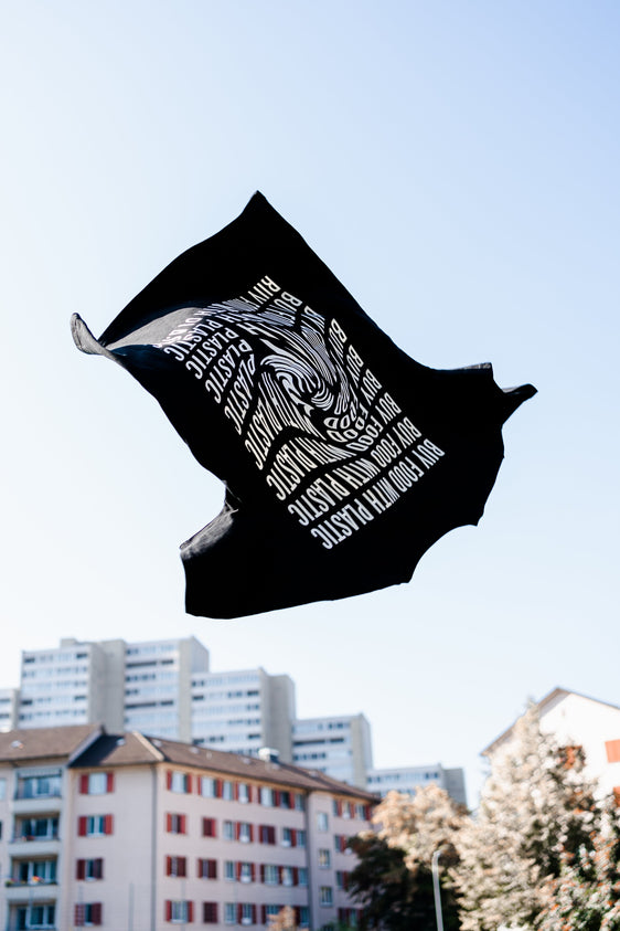 SWIRL FOR THE BETTER SHIRT BLACK